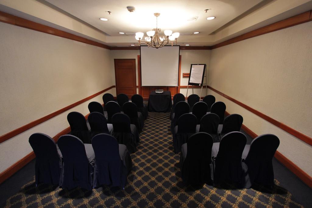 Radisson Paraiso Hotel Cidade do México Exterior foto A typical meeting room