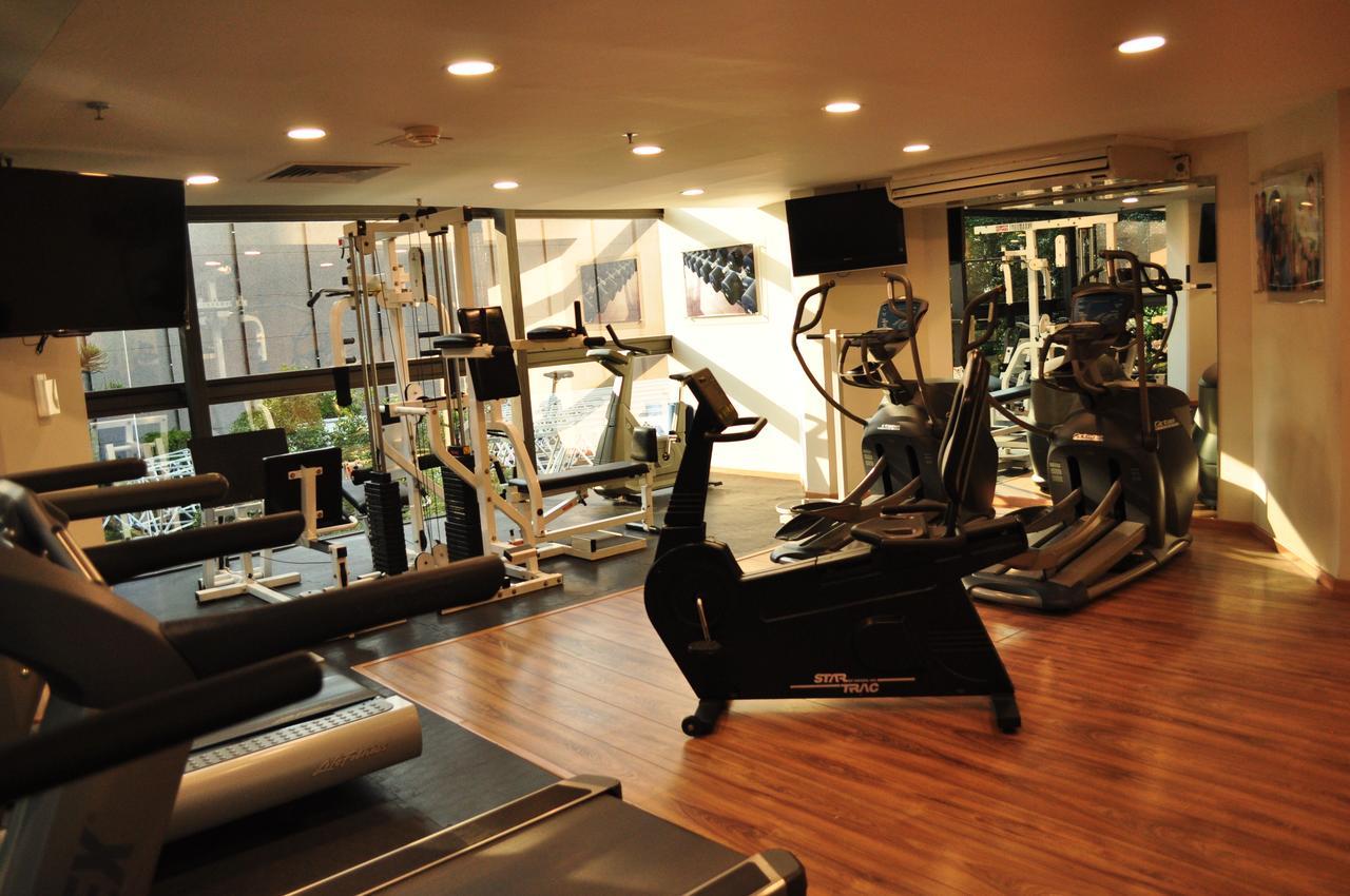 Radisson Paraiso Hotel Cidade do México Exterior foto The gym at the hotel