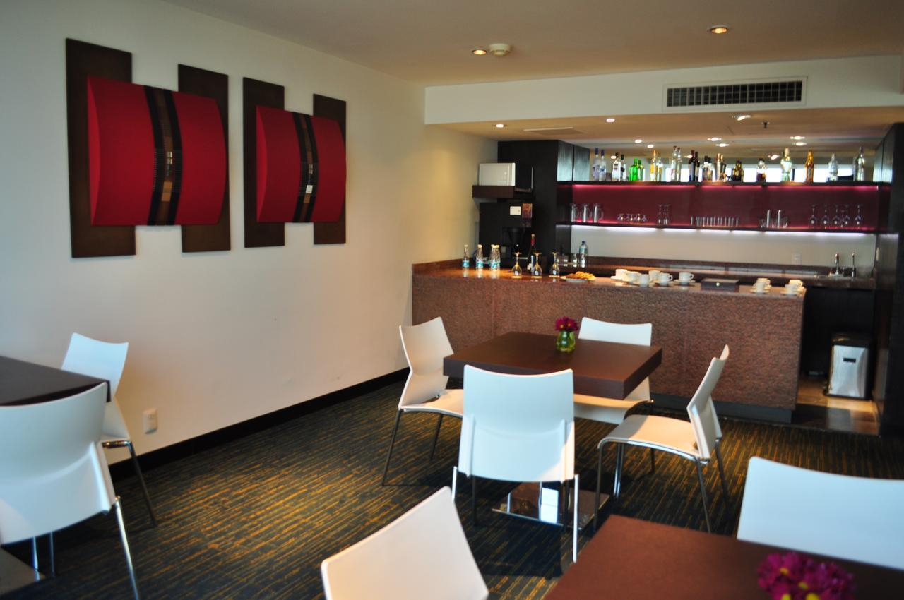 Radisson Paraiso Hotel Cidade do México Exterior foto The lounge at the airport